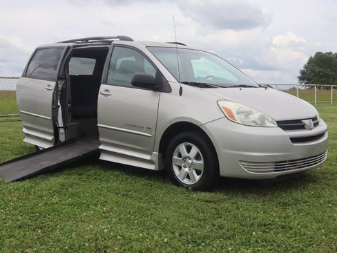 Used 2004 Toyota Sienna LE FWD image 1