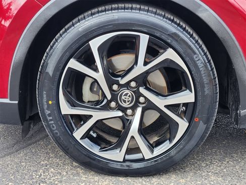 Used 2019 Toyota C-HR Limited image 9