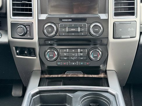 Used 2018 Ford F450 Lariat w/ Lariat Ultimate Package AWD/4WD image 20