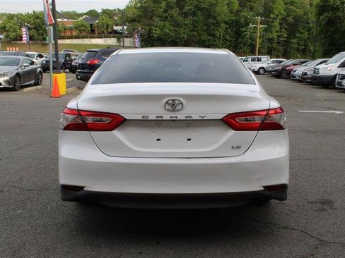 Used 2018 Toyota Camry LE FWD image 4