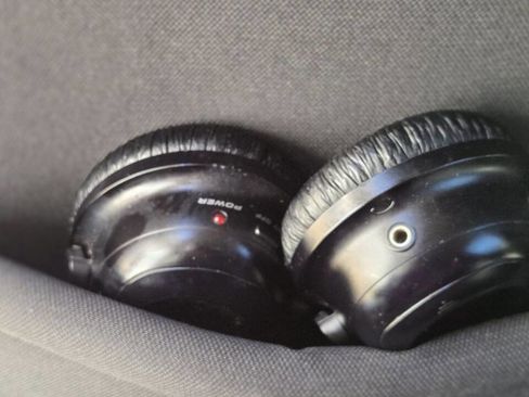 Used 2018 Chrysler Pacifica Touring Plus w/ Tire & Wheel Group image 8