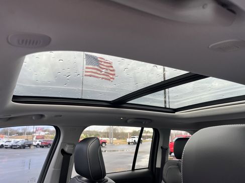 Used 2022 Jeep Grand Cherokee Limited image 8