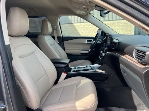 Used 2023 Ford Explorer Limited w/ Equipment Group 301A AWD/4WD image 11
