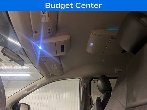 Used 2008 Chrysler Town & Country Touring FWD image 27