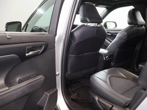 Used 2023 Toyota Highlander XSE AWD/4WD image 28