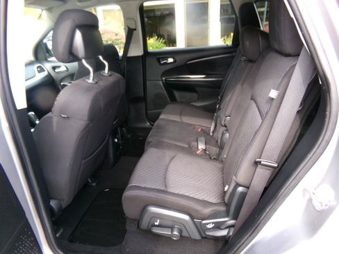 Used 2016 Dodge Journey SE w/ Flexible Seating Group FWD image 14