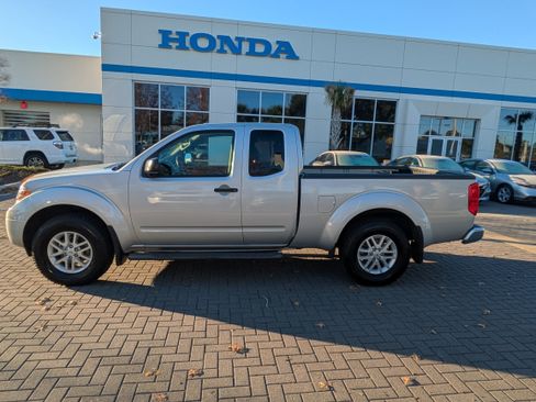 Used 2018 Nissan Frontier SV w/ Value Truck Package image 8