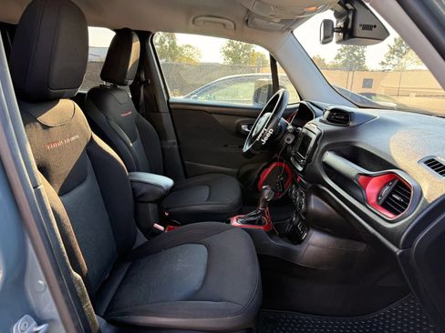 Used 2017 Jeep Renegade Trailhawk AWD/4WD image 18