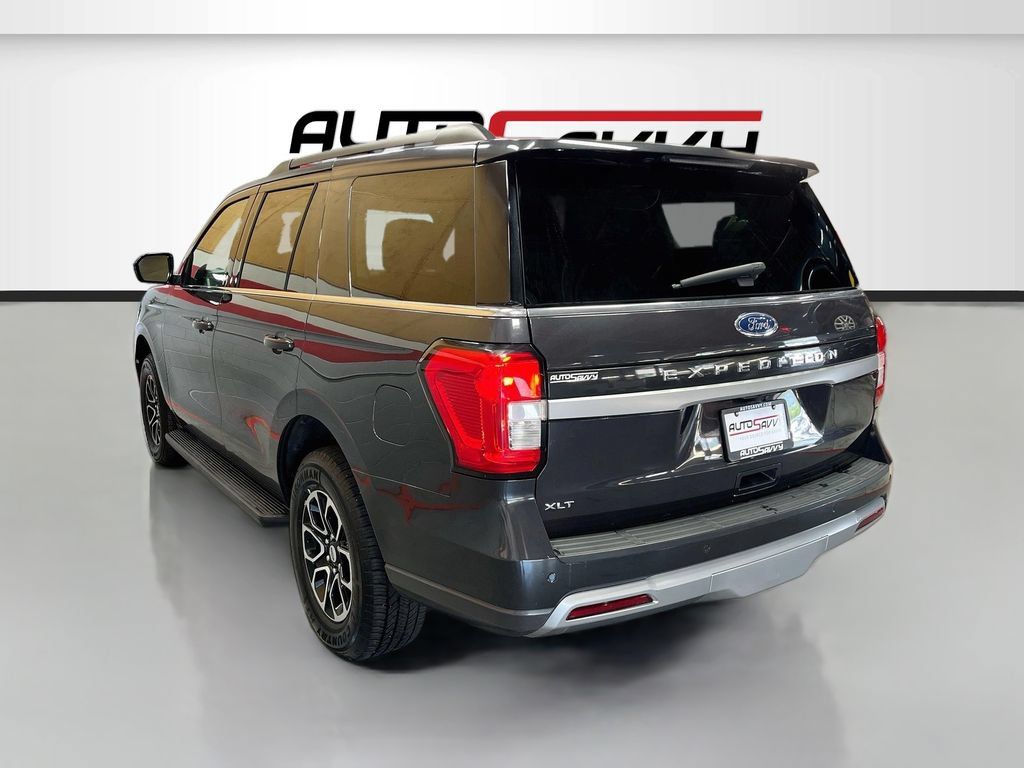 Used 2024 Ford Expedition XLT AWD/4WD image 5