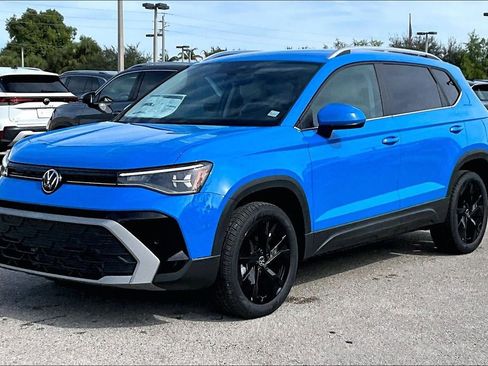 New 2026 Volkswagen Taos SE FWD image 9