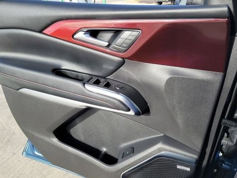 Used 2026 Chevrolet Traverse RS w/ LPO, Floor Liner Package image 7