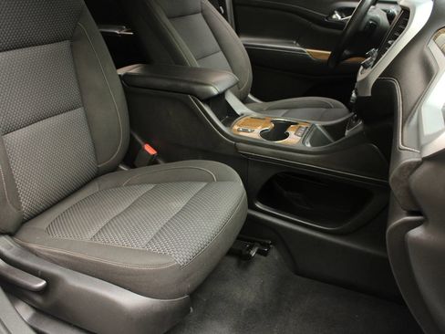 Used 2020 GMC Acadia SLE w/ Driver Convenience Package FWD image 28