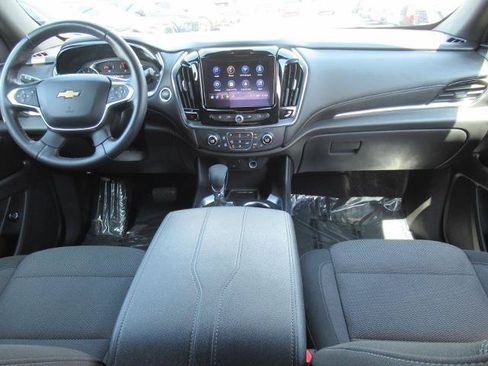 Used 2022 Chevrolet Traverse LT FWD image 12