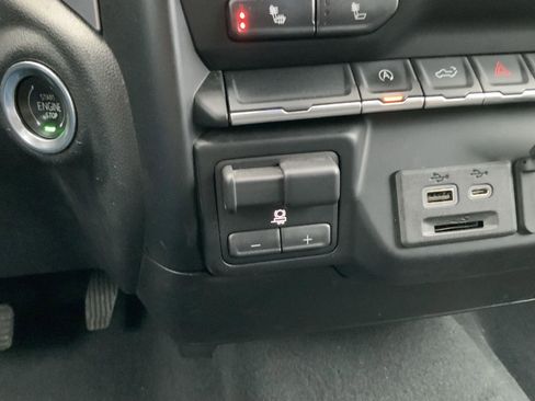 Used 2019 GMC Sierra 1500 SLE w/ SLE Value Package image 33