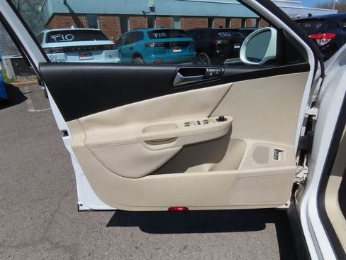 Used 2010 Volkswagen Passat Komfort FWD image 15