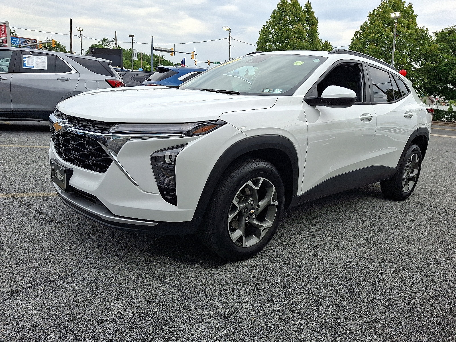 Used 2024 Chevrolet Trax LT w/ Driver Confidence Package FWD image 1