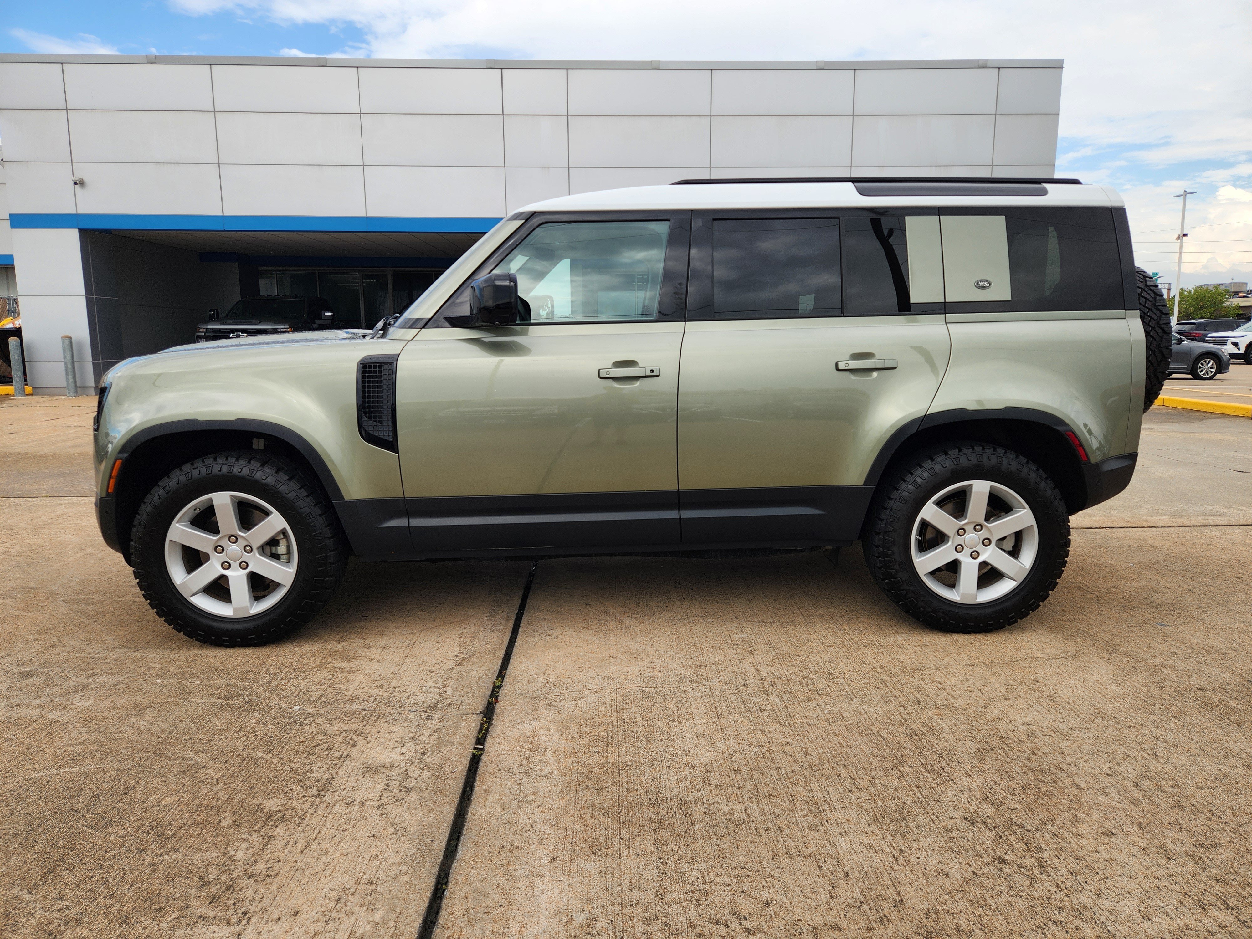 Used 2020 Land Rover Defender 110 S AWD/4WD image 5