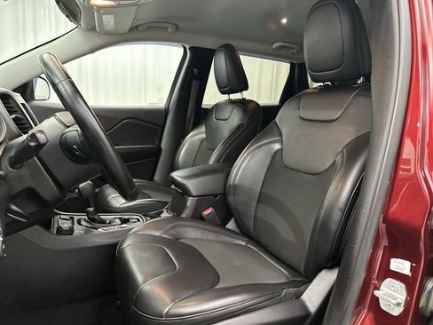 Used 2019 Jeep Cherokee Latitude Plus AWD/4WD image 17