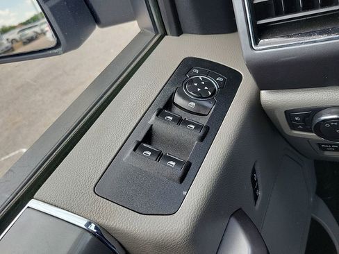 Used 2019 Ford F150 XLT w/ Equipment Group 302A Luxury AWD/4WD image 13