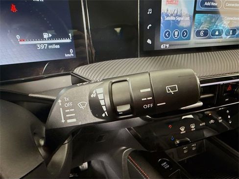 Certified 2025 Nissan Kicks SR image 16