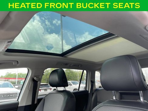 Used 2018 Volkswagen Tiguan SE w/ Panoramic Sunroof Package AWD/4WD image 17