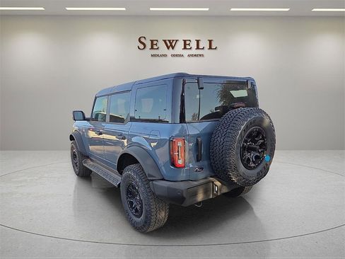 New 2025 Ford Bronco Outer Banks w/ Sasquatch Package image 3