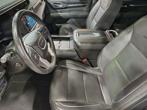 Used 2022 GMC Yukon Denali w/ Denali Premium Package AWD/4WD image 31