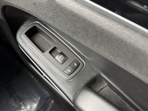 Used 2023 Chrysler 300 Touring w/ Sport Appearance Package image 15