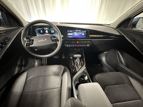 Certified 2025 Kia Niro SX Touring image 12