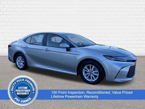 Used 2025 Toyota Camry LE image 1
