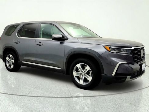 Used 2025 Honda Pilot EX-L image 3