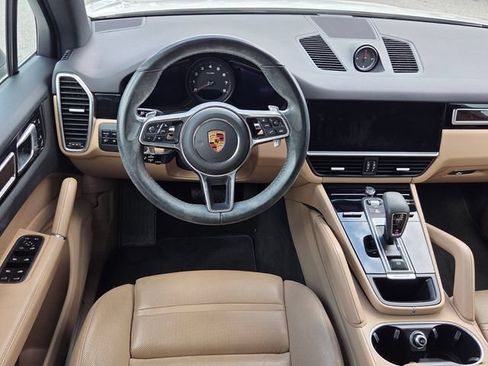 Used 2021 Porsche Cayenne AWD/4WD image 6