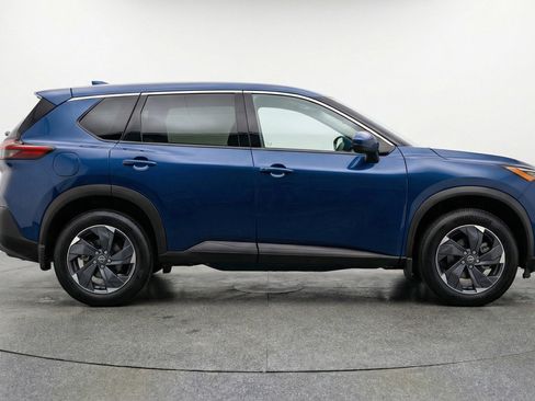 Used 2025 Nissan Rogue SV image 11