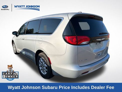 Used 2023 Chrysler Voyager LX FWD image 3