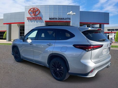 Used 2024 Toyota Highlander XSE image 8