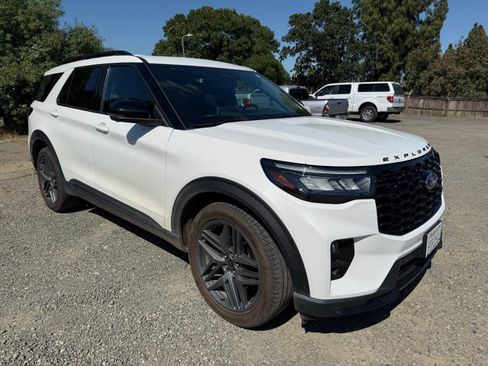 Used 2025 Ford Explorer ST w/ Sun And Sound Package AWD/4WD image 8