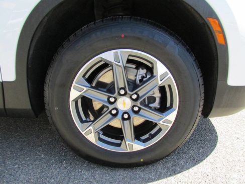 Used 2025 Chevrolet Blazer LT FWD image 12