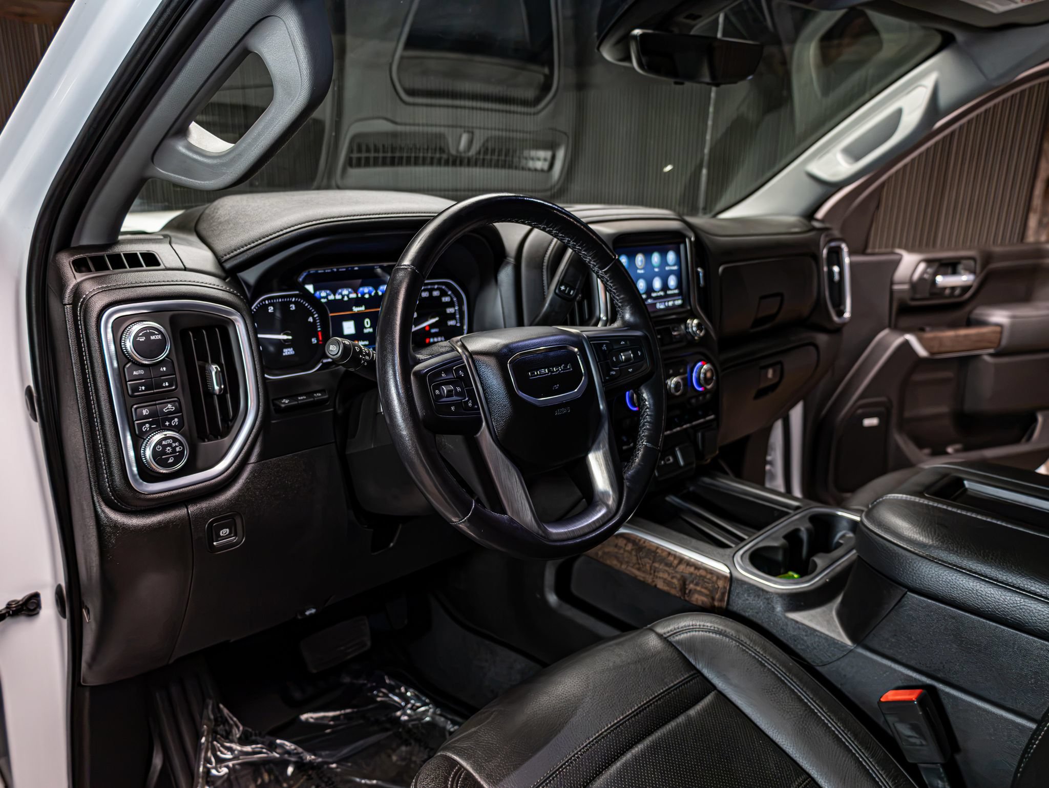 Used 2021 GMC Sierra 3500 Denali w/ Denali Ultimate Package AWD/4WD image 17