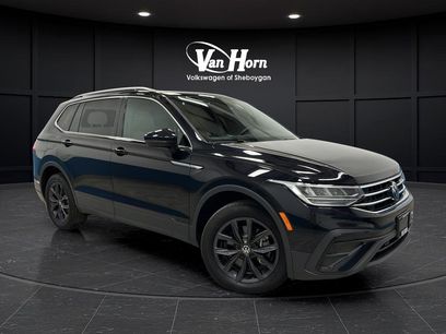 Used 2024 Volkswagen Tiguan SE w/ Panoramic Sunroof Package