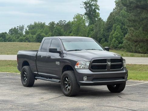 Used 2019 RAM 1500 Express RWD image 1