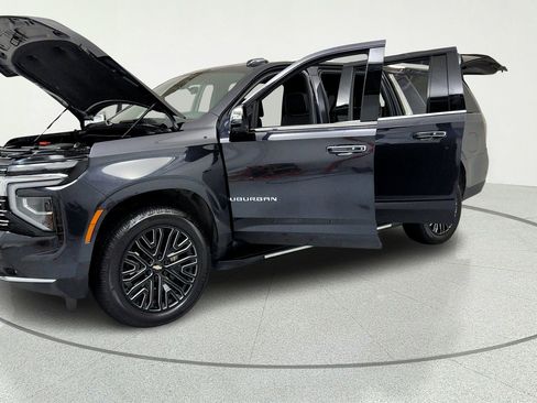 Certified 2025 Chevrolet Suburban Premier AWD/4WD image 9