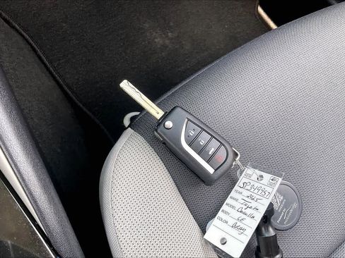 Used 2025 Toyota Corolla LE image 14