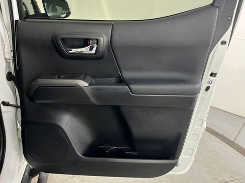 Used 2017 Toyota Tacoma TRD Sport w/ Premium & Technology Package image 28