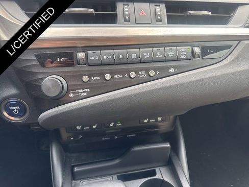 Used 2020 Lexus ES 300h 300h w/ Premium Package image 19