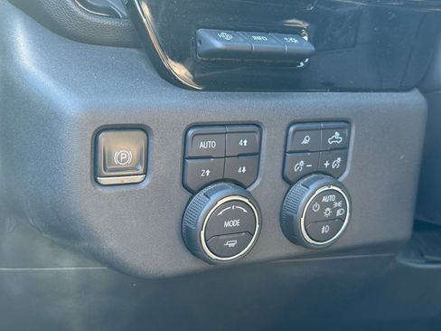 Used 2022 Chevrolet Silverado 1500 ZR2 w/ Technology Package image 10