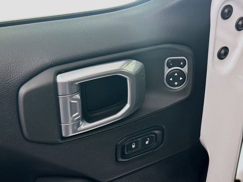 Used 2021 Jeep Wrangler Unlimited Sahara image 12