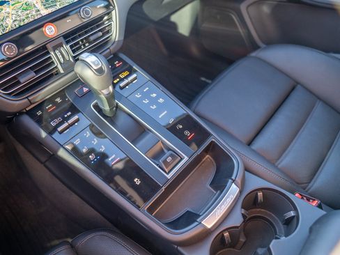 Certified 2026 Porsche Macan AWD/4WD image 21