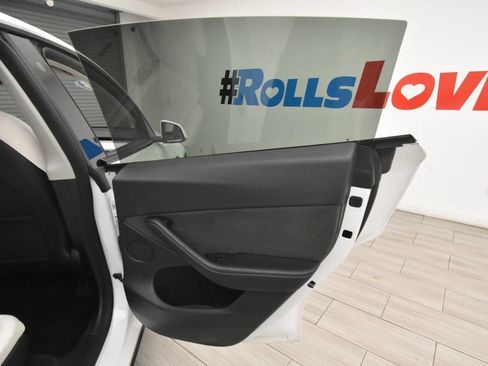 Used 2023 Tesla Model Y AWD image 25