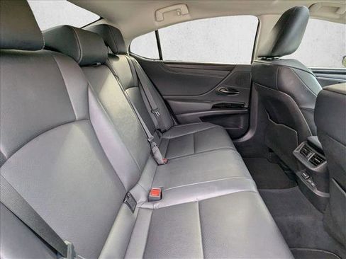Used 2025 Lexus ES 300h w/ Premium Package FWD image 19