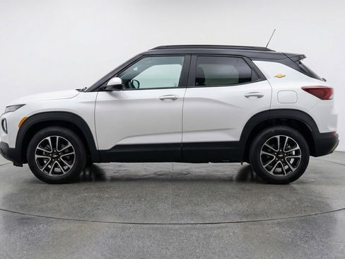Used 2025 Chevrolet TrailBlazer LT AWD/4WD image 5
